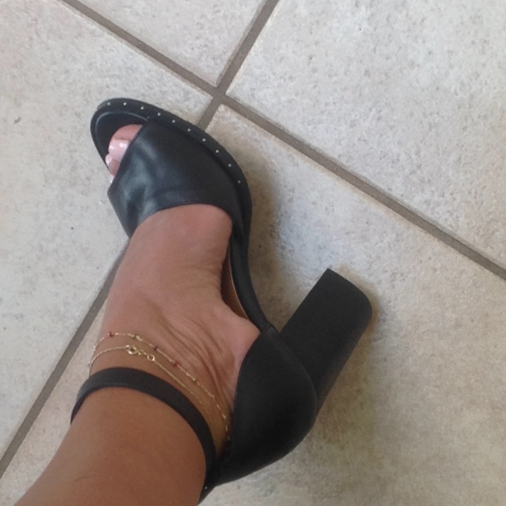 Shoes - Picture 2 of 4